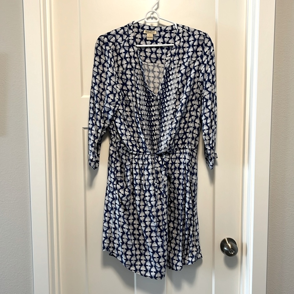 Casual blue and white patterned dress